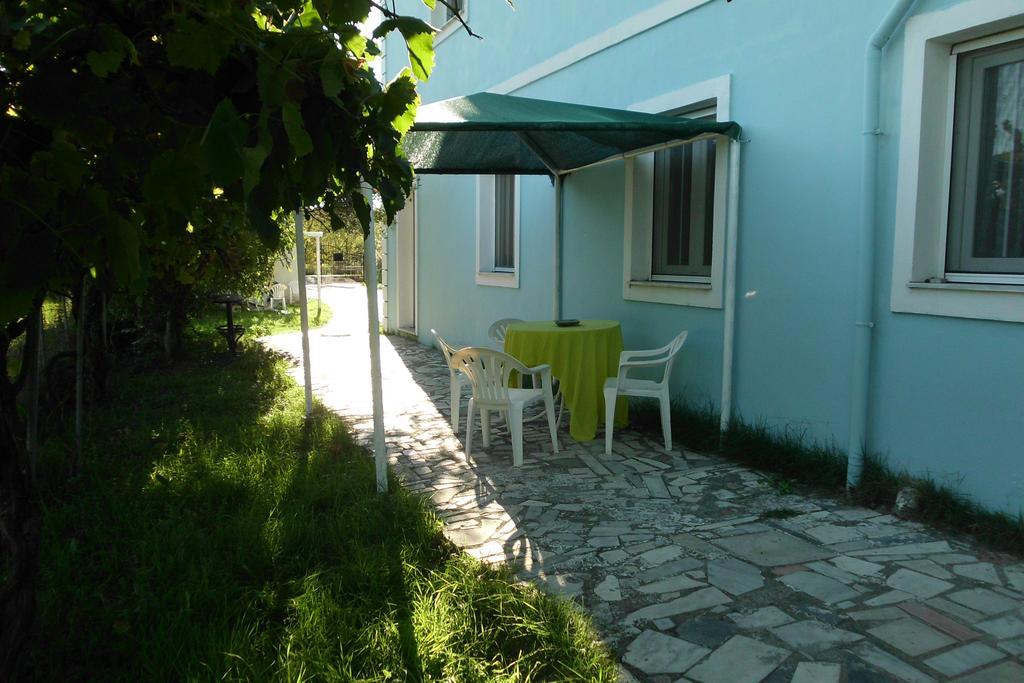Tom'S House Apartment Skriperon Exterior photo